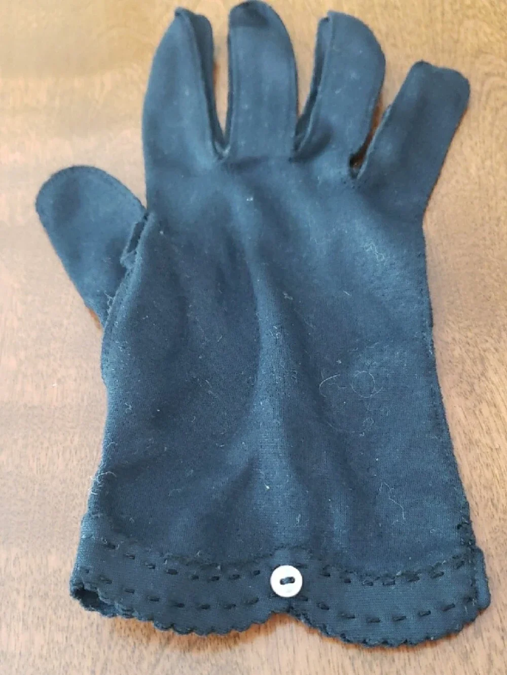 Vtg Classic Black Ladies Gloves with Decorative Button - Size 7